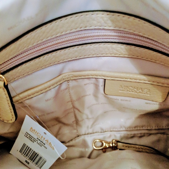 SALE!!New! MICHAEL Michael Kors Raven Large Tote - Picture 8 of 8